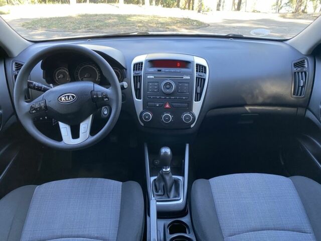 Білий Кіа Сід, об'ємом двигуна 1.6 л та пробігом 236 тис. км за 6999 $, фото 14 на Automoto.ua