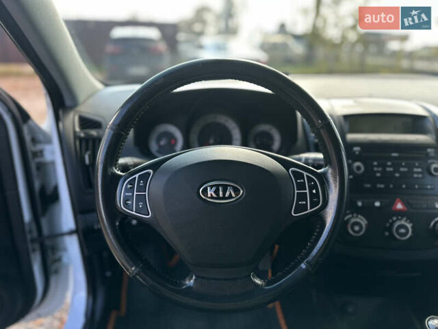 Белый Киа Сид, объемом двигателя 1.6 л и пробегом 193 тыс. км за 5500 $, фото 28 на Automoto.ua