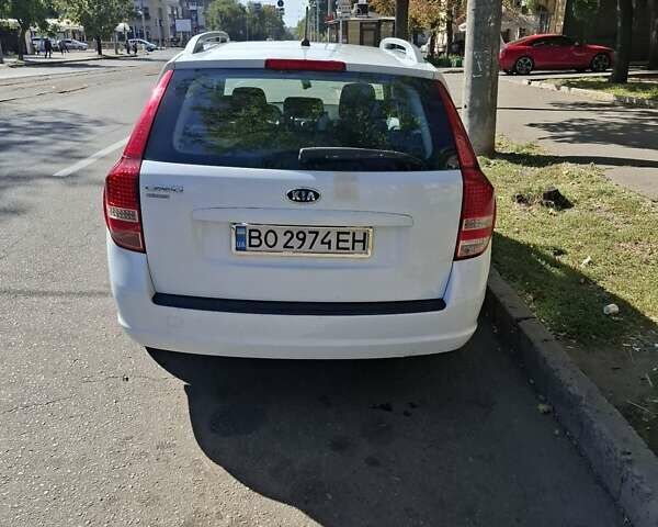 Белый Киа Сид, объемом двигателя 1.6 л и пробегом 281 тыс. км за 5800 $, фото 2 на Automoto.ua