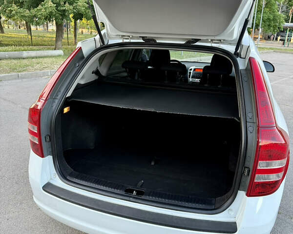 Белый Киа Сид, объемом двигателя 1.6 л и пробегом 222 тыс. км за 7500 $, фото 27 на Automoto.ua