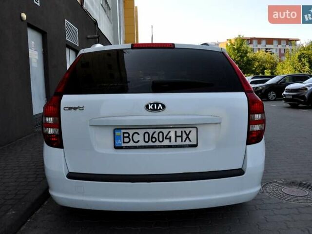 Білий Кіа Сід, об'ємом двигуна 1.4 л та пробігом 221 тис. км за 4800 $, фото 11 на Automoto.ua