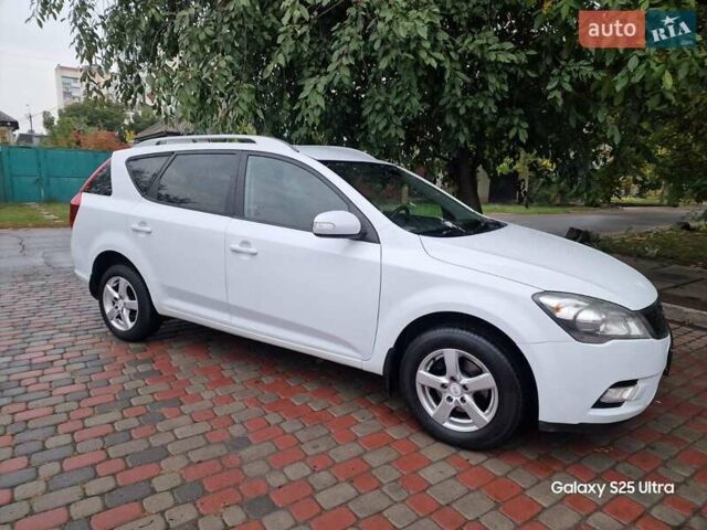 Белый Киа Сид, объемом двигателя 1.59 л и пробегом 227 тыс. км за 5999 $, фото 3 на Automoto.ua