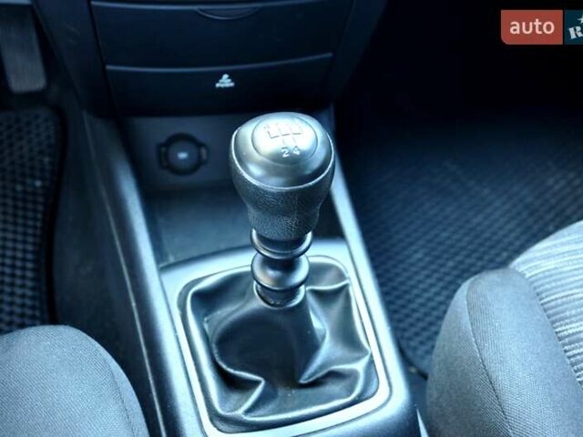 Білий Кіа Сід, об'ємом двигуна 1.4 л та пробігом 221 тис. км за 4800 $, фото 28 на Automoto.ua