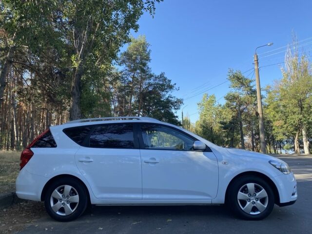 Білий Кіа Сід, об'ємом двигуна 1.6 л та пробігом 236 тис. км за 6999 $, фото 1 на Automoto.ua