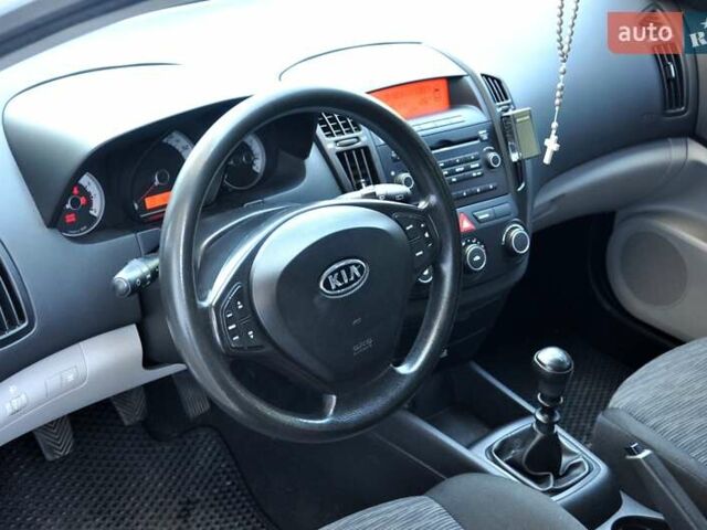 Білий Кіа Сід, об'ємом двигуна 1.4 л та пробігом 221 тис. км за 4800 $, фото 16 на Automoto.ua