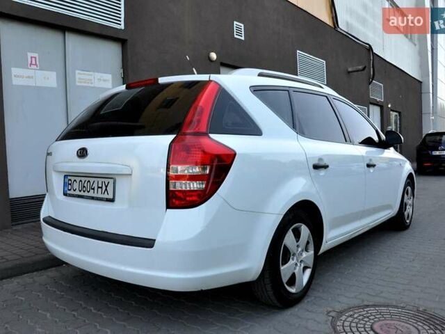 Білий Кіа Сід, об'ємом двигуна 1.4 л та пробігом 221 тис. км за 4800 $, фото 9 на Automoto.ua