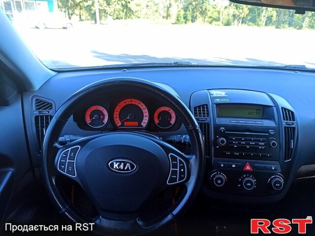 Белый Киа Сид, объемом двигателя 1.6 л и пробегом 191 тыс. км за 5200 $, фото 10 на Automoto.ua