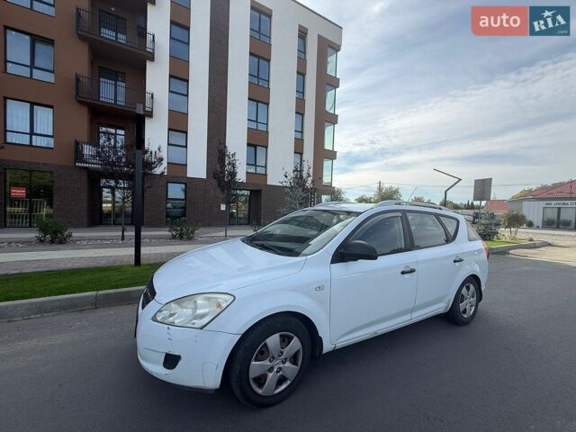 Білий Кіа Сід, об'ємом двигуна 1.6 л та пробігом 305 тис. км за 4900 $, фото 1 на Automoto.ua
