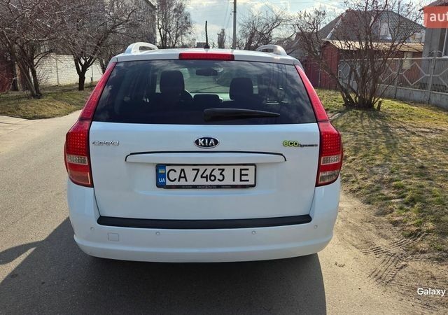 Белый Киа Сид, объемом двигателя 1.59 л и пробегом 227 тыс. км за 5800 $, фото 6 на Automoto.ua