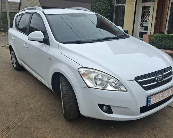 Белый Киа Сид, объемом двигателя 1.4 л и пробегом 260 тыс. км за 5300 $, фото 6 на Automoto.ua