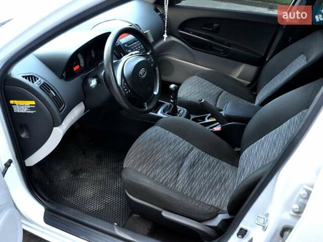 Білий Кіа Сід, об'ємом двигуна 1.4 л та пробігом 221 тис. км за 4800 $, фото 15 на Automoto.ua