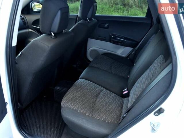 Білий Кіа Сід, об'ємом двигуна 1.4 л та пробігом 221 тис. км за 4800 $, фото 19 на Automoto.ua