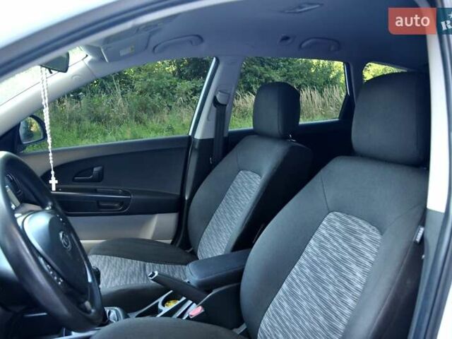 Білий Кіа Сід, об'ємом двигуна 1.4 л та пробігом 221 тис. км за 4800 $, фото 17 на Automoto.ua