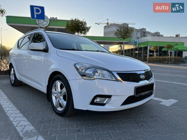 Білий Кіа Сід, об'ємом двигуна 1.6 л та пробігом 240 тис. км за 7600 $, фото 6 на Automoto.ua
