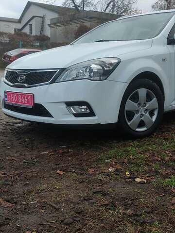 Білий Кіа Сід, об'ємом двигуна 1.6 л та пробігом 100 тис. км за 7200 $, фото 2 на Automoto.ua