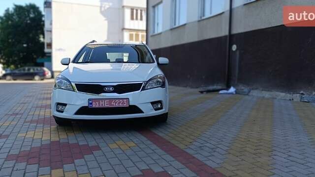 Белый Киа Сид, объемом двигателя 1.4 л и пробегом 223 тыс. км за 5650 $, фото 12 на Automoto.ua