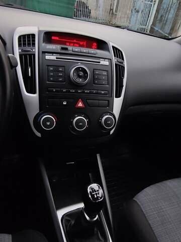 Білий Кіа Сід, об'ємом двигуна 1.6 л та пробігом 100 тис. км за 7200 $, фото 10 на Automoto.ua