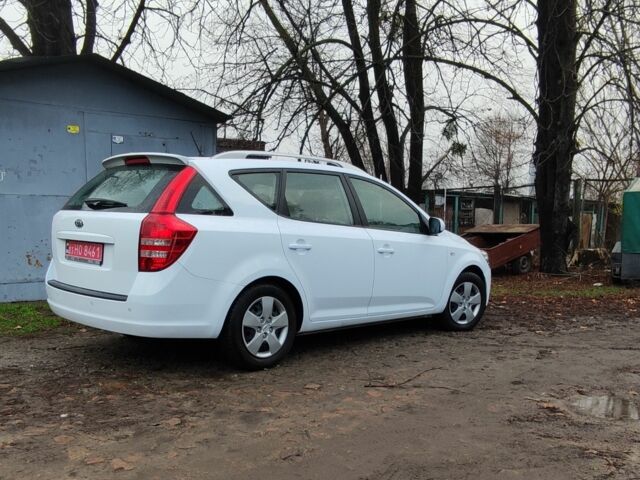 Белый Киа Сид, объемом двигателя 0 л и пробегом 100 тыс. км за 7200 $, фото 3 на Automoto.ua