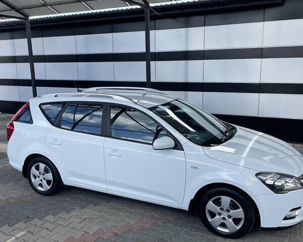 Білий Кіа Сід, об'ємом двигуна 1.6 л та пробігом 226 тис. км за 7500 $, фото 9 на Automoto.ua