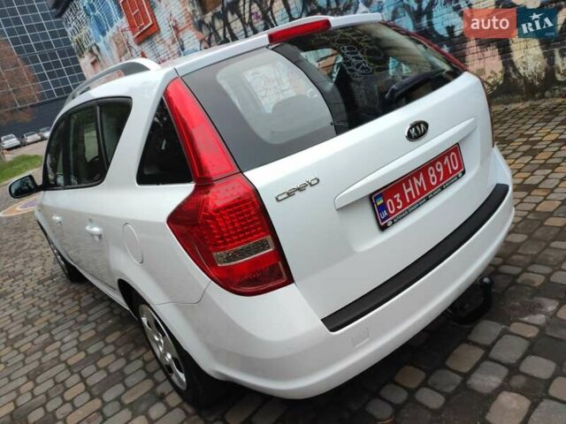 Білий Кіа Сід, об'ємом двигуна 1.59 л та пробігом 189 тис. км за 6800 $, фото 6 на Automoto.ua