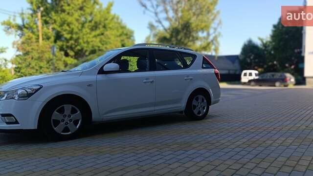 Белый Киа Сид, объемом двигателя 1.4 л и пробегом 223 тыс. км за 5650 $, фото 9 на Automoto.ua