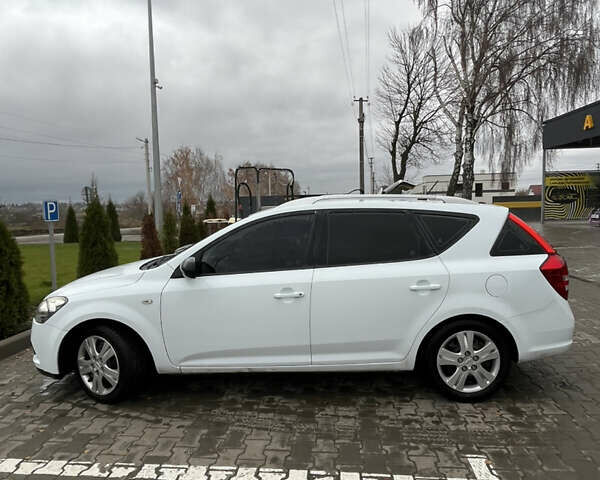 Белый Киа Сид, объемом двигателя 1.58 л и пробегом 190 тыс. км за 6500 $, фото 5 на Automoto.ua