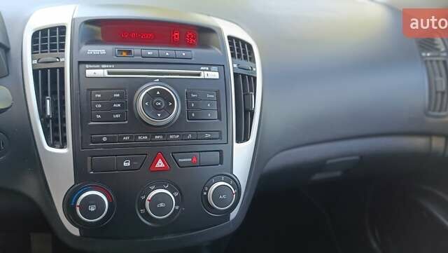 Белый Киа Сид, объемом двигателя 1.4 л и пробегом 223 тыс. км за 5650 $, фото 20 на Automoto.ua