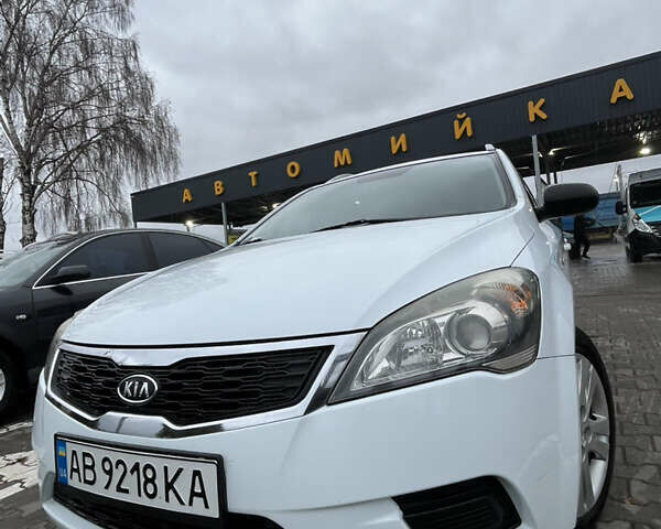 Белый Киа Сид, объемом двигателя 1.58 л и пробегом 190 тыс. км за 6500 $, фото 6 на Automoto.ua