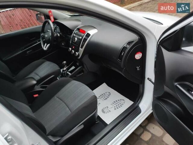Білий Кіа Сід, об'ємом двигуна 1.59 л та пробігом 189 тис. км за 6800 $, фото 13 на Automoto.ua