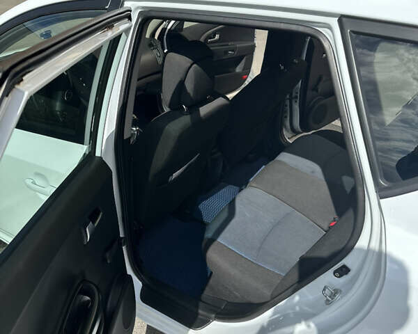 Белый Киа Сид, объемом двигателя 1.58 л и пробегом 287 тыс. км за 6300 $, фото 7 на Automoto.ua