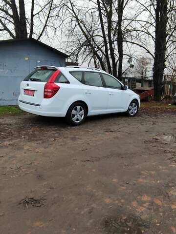 Білий Кіа Сід, об'ємом двигуна 1.6 л та пробігом 100 тис. км за 7200 $, фото 6 на Automoto.ua