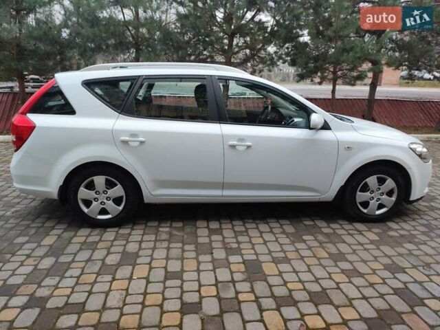 Білий Кіа Сід, об'ємом двигуна 1.59 л та пробігом 189 тис. км за 6800 $, фото 9 на Automoto.ua