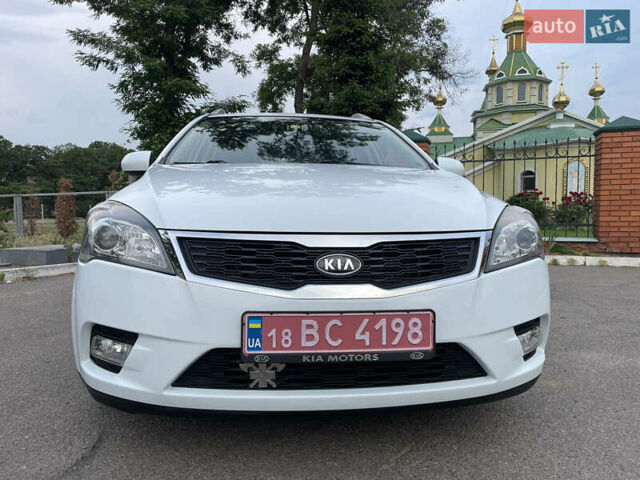 Белый Киа Сид, объемом двигателя 1.4 л и пробегом 157 тыс. км за 7333 $, фото 2 на Automoto.ua