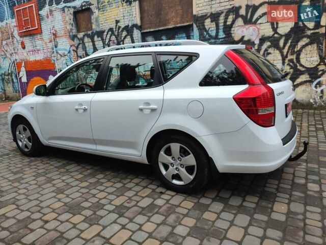 Білий Кіа Сід, об'ємом двигуна 1.59 л та пробігом 189 тис. км за 6800 $, фото 4 на Automoto.ua