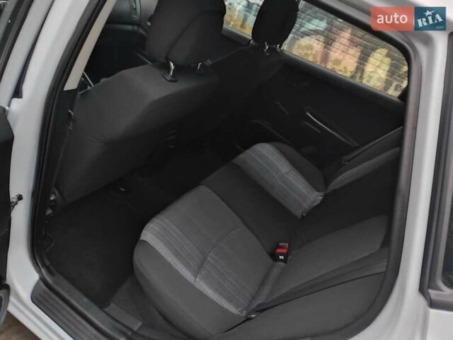 Білий Кіа Сід, об'ємом двигуна 1.59 л та пробігом 189 тис. км за 6800 $, фото 16 на Automoto.ua