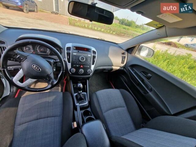 Белый Киа Сид, объемом двигателя 1.6 л и пробегом 233 тыс. км за 7600 $, фото 9 на Automoto.ua