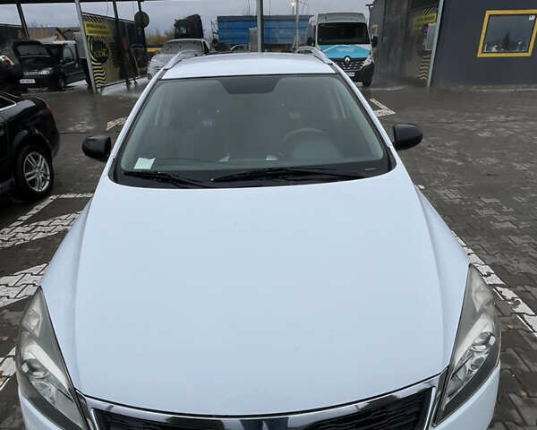 Белый Киа Сид, объемом двигателя 1.58 л и пробегом 190 тыс. км за 6500 $, фото 7 на Automoto.ua