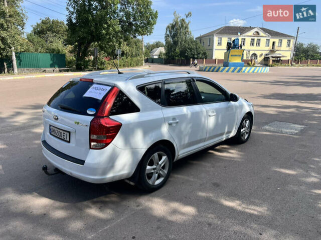 Белый Киа Сид, объемом двигателя 1.58 л и пробегом 278 тыс. км за 7300 $, фото 3 на Automoto.ua