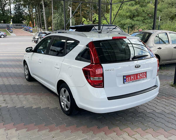 Білий Кіа Сід, об'ємом двигуна 1.6 л та пробігом 226 тис. км за 7500 $, фото 10 на Automoto.ua