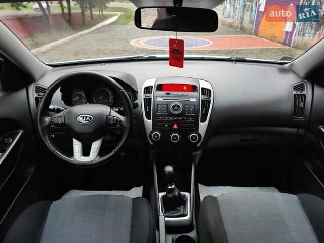 Білий Кіа Сід, об'ємом двигуна 1.59 л та пробігом 189 тис. км за 6800 $, фото 15 на Automoto.ua