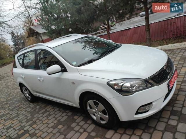 Білий Кіа Сід, об'ємом двигуна 1.59 л та пробігом 189 тис. км за 6800 $, фото 11 на Automoto.ua