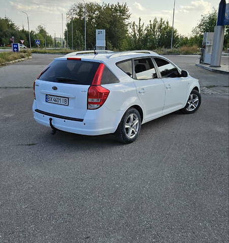 Белый Киа Сид, объемом двигателя 1.58 л и пробегом 252 тыс. км за 6999 $, фото 1 на Automoto.ua