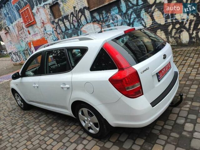 Білий Кіа Сід, об'ємом двигуна 1.59 л та пробігом 189 тис. км за 6800 $, фото 5 на Automoto.ua