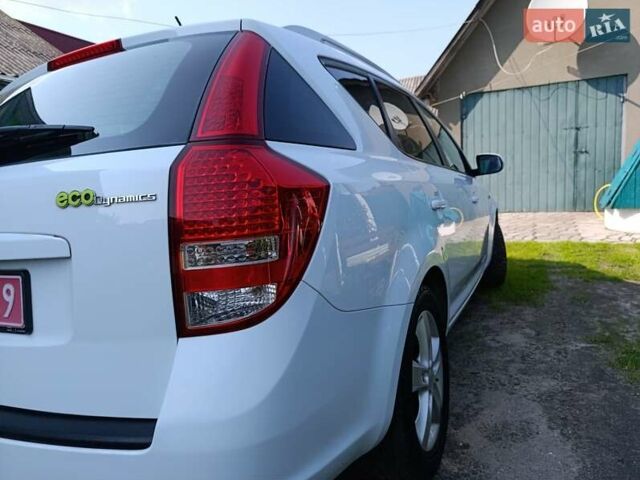 Білий Кіа Сід, об'ємом двигуна 1.4 л та пробігом 250 тис. км за 5750 $, фото 6 на Automoto.ua