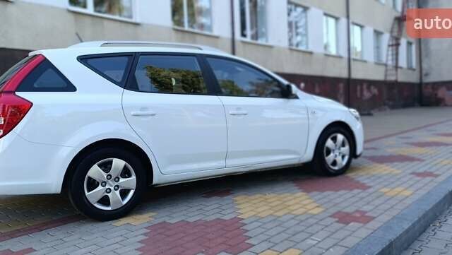 Белый Киа Сид, объемом двигателя 1.4 л и пробегом 223 тыс. км за 5650 $, фото 3 на Automoto.ua