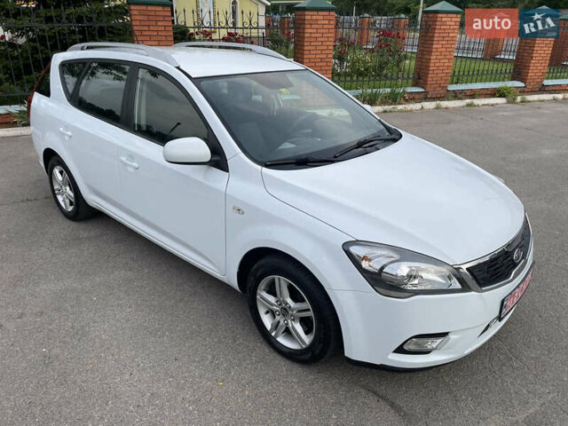 Белый Киа Сид, объемом двигателя 1.4 л и пробегом 157 тыс. км за 7333 $, фото 9 на Automoto.ua