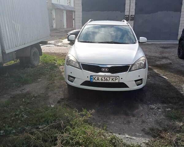 Белый Киа Сид, объемом двигателя 1.4 л и пробегом 192 тыс. км за 6000 $, фото 1 на Automoto.ua