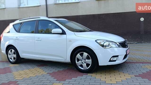 Белый Киа Сид, объемом двигателя 1.4 л и пробегом 223 тыс. км за 5650 $, фото 1 на Automoto.ua