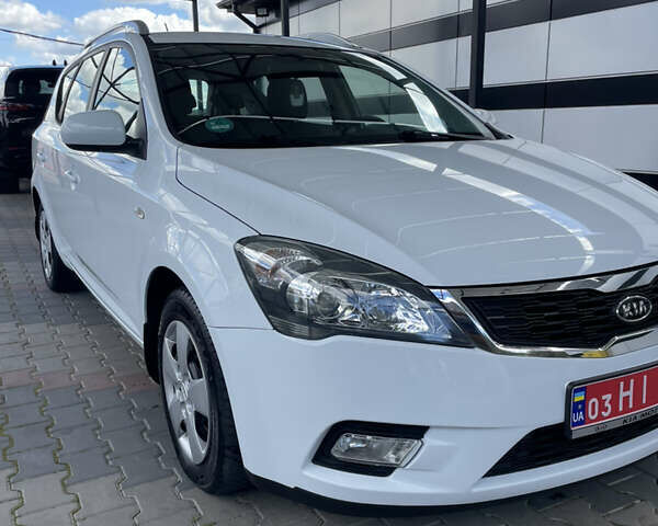 Білий Кіа Сід, об'ємом двигуна 1.6 л та пробігом 226 тис. км за 7500 $, фото 12 на Automoto.ua