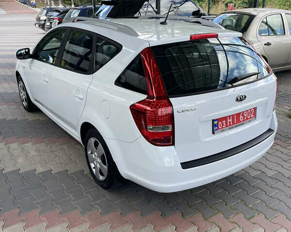 Білий Кіа Сід, об'ємом двигуна 1.6 л та пробігом 226 тис. км за 7500 $, фото 14 на Automoto.ua